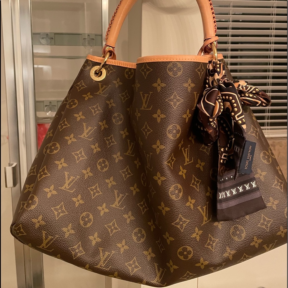 AUTHENTIC LOUIS VUITTON ARTSY MM